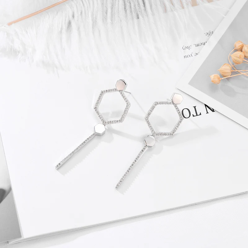 Женские серьги-подвески с кисточками золотистые обтекаемые длинные висячие