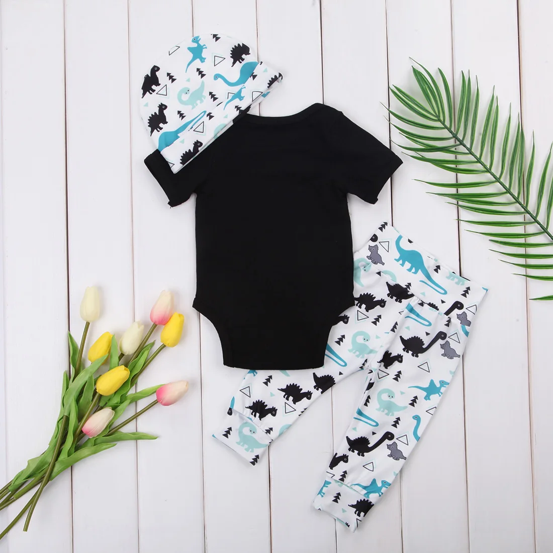 Комплект из 3 предметов: боди с коротким рукавом и штаны динозавром шляпкой для