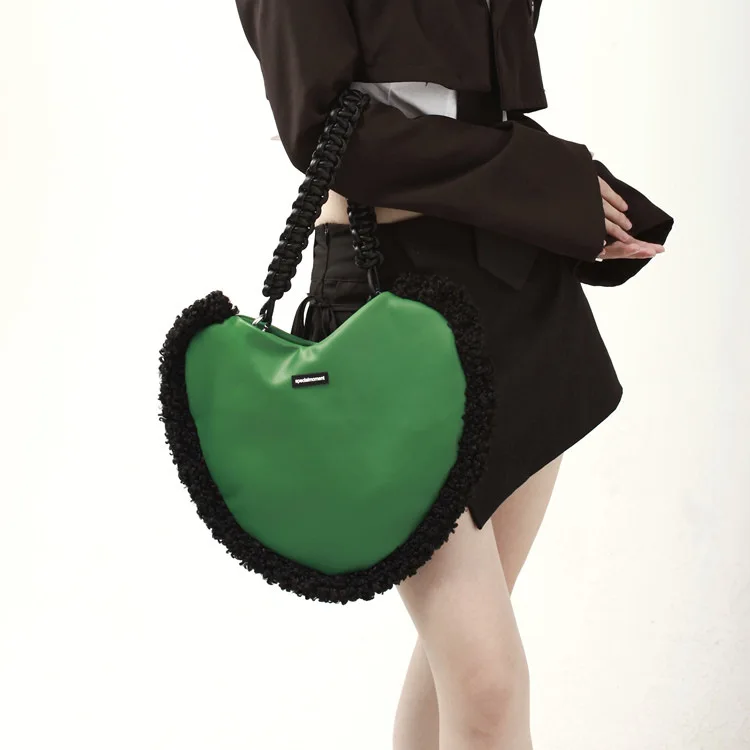 

Plush Bag Female 2022 Autumn and Winter Models Heart-shaped Plush Bag Fashion One-shoulder Armpit Bag Edging Tote Handbag