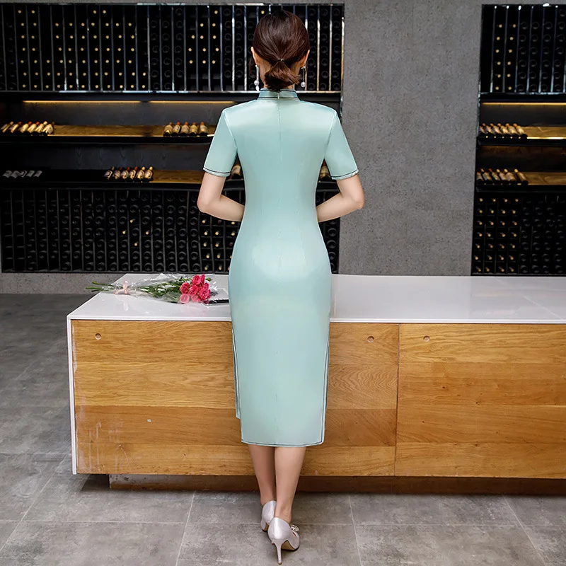 Традиционный для китаянок атласное сексуальное облегающее платье Ципао чонсам