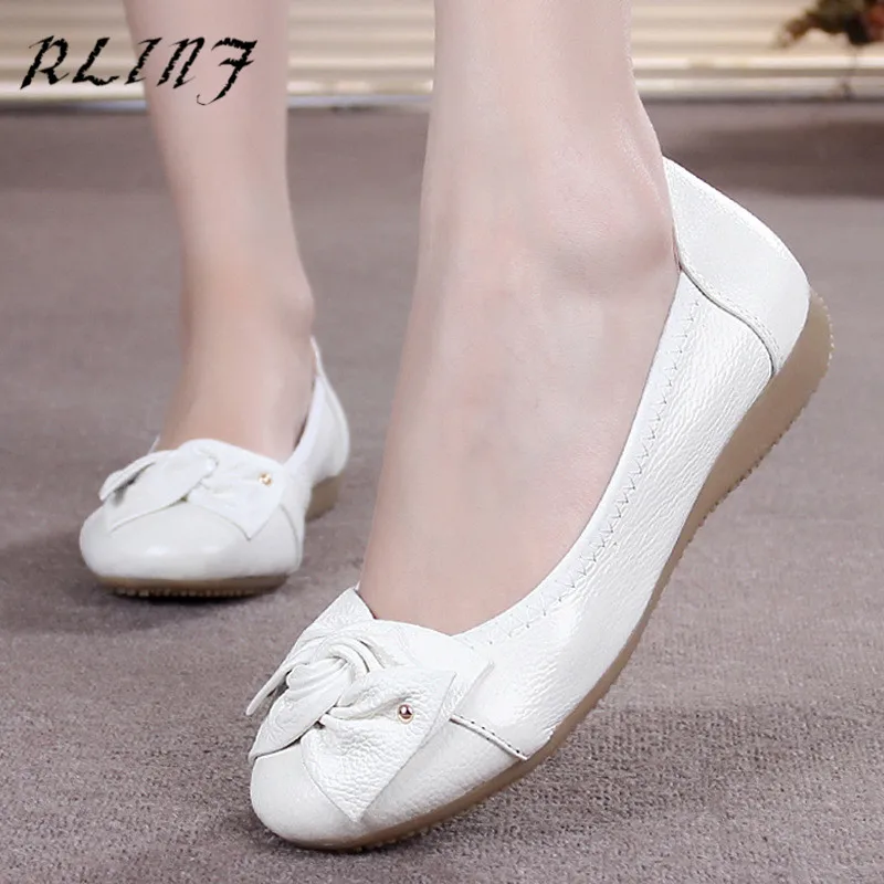 RLINF/кожаные тонкие туфли для мамы повседневная женская обувь в горошек на плоской