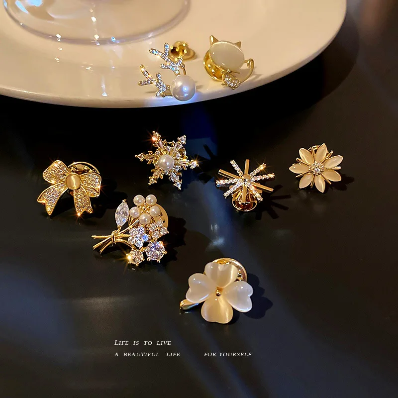 

Opal Zircon Pearl Kitten Brooch Bouquet Snowflake Clothes Accessories High Quality Pins Badge Jewelry Christmas Gifts Friends