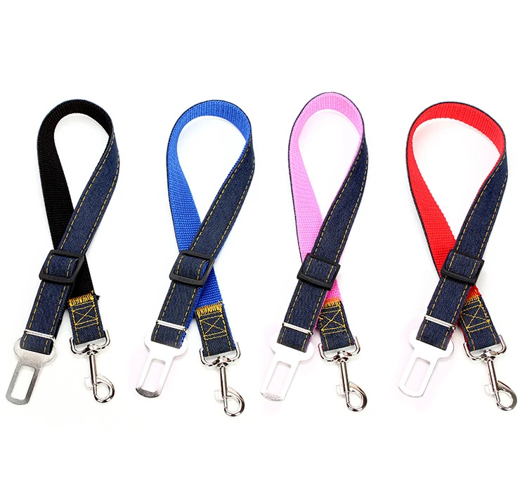 Кота собаки любимчика ремень безопасности щенок автомобильного ремня держать