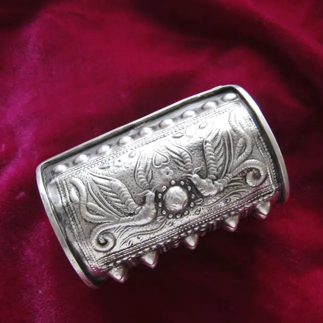 

Miao Xiang Dongzhai] national style exaggerated bracelet handmade Miao Yinkuan version bracelet Shuangfeng
