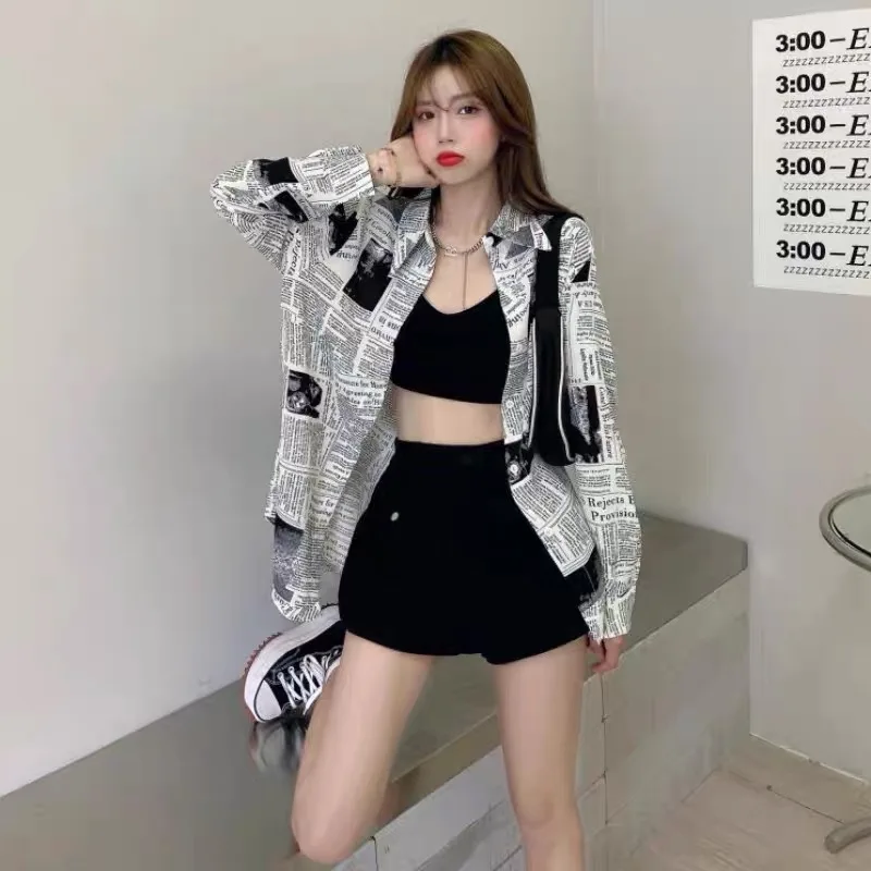 

2021 Vintage English Newspaper Print Shirt Fashion New Long Sleeve Lapel Blouse Unisex Loose Tops and Blouses
