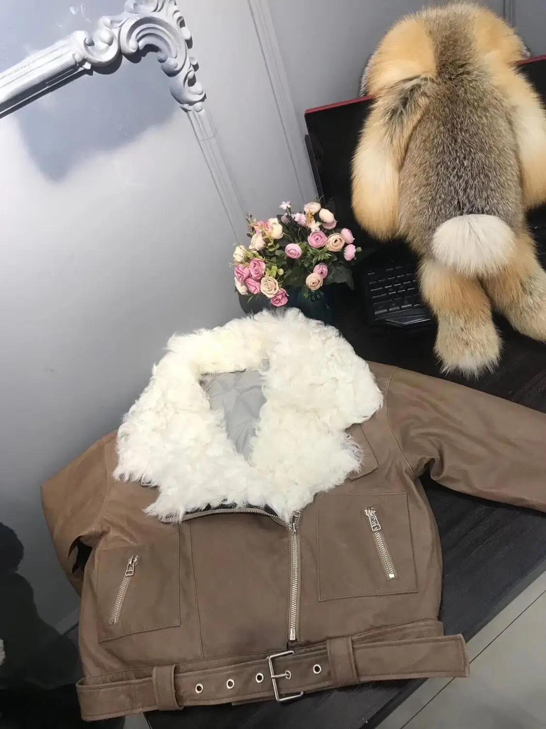 Коричневый Женские пуховики из натуральной овечьей кожи, модные ветровки из овечьей кожи, женские куртки с меховым воротником - Цвет: Коричневый