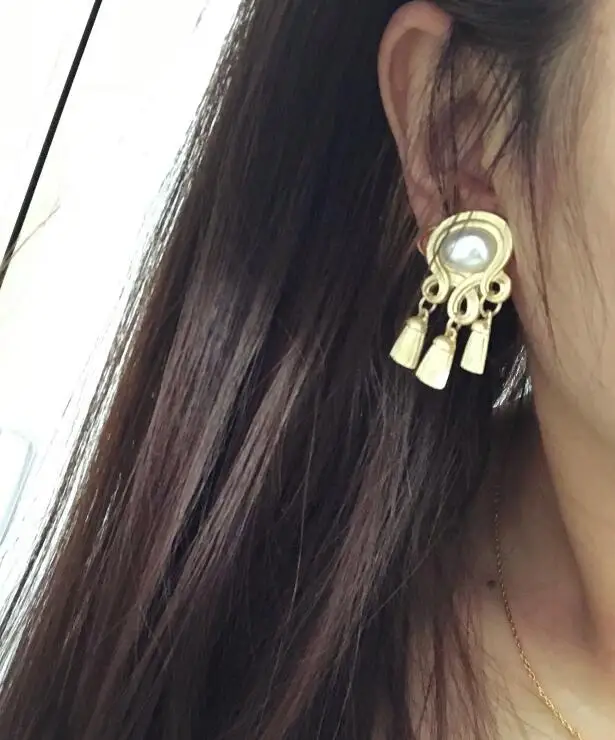 Серьги-пусеты в стиле ретро с искусственным жемчугом и кисточками модные