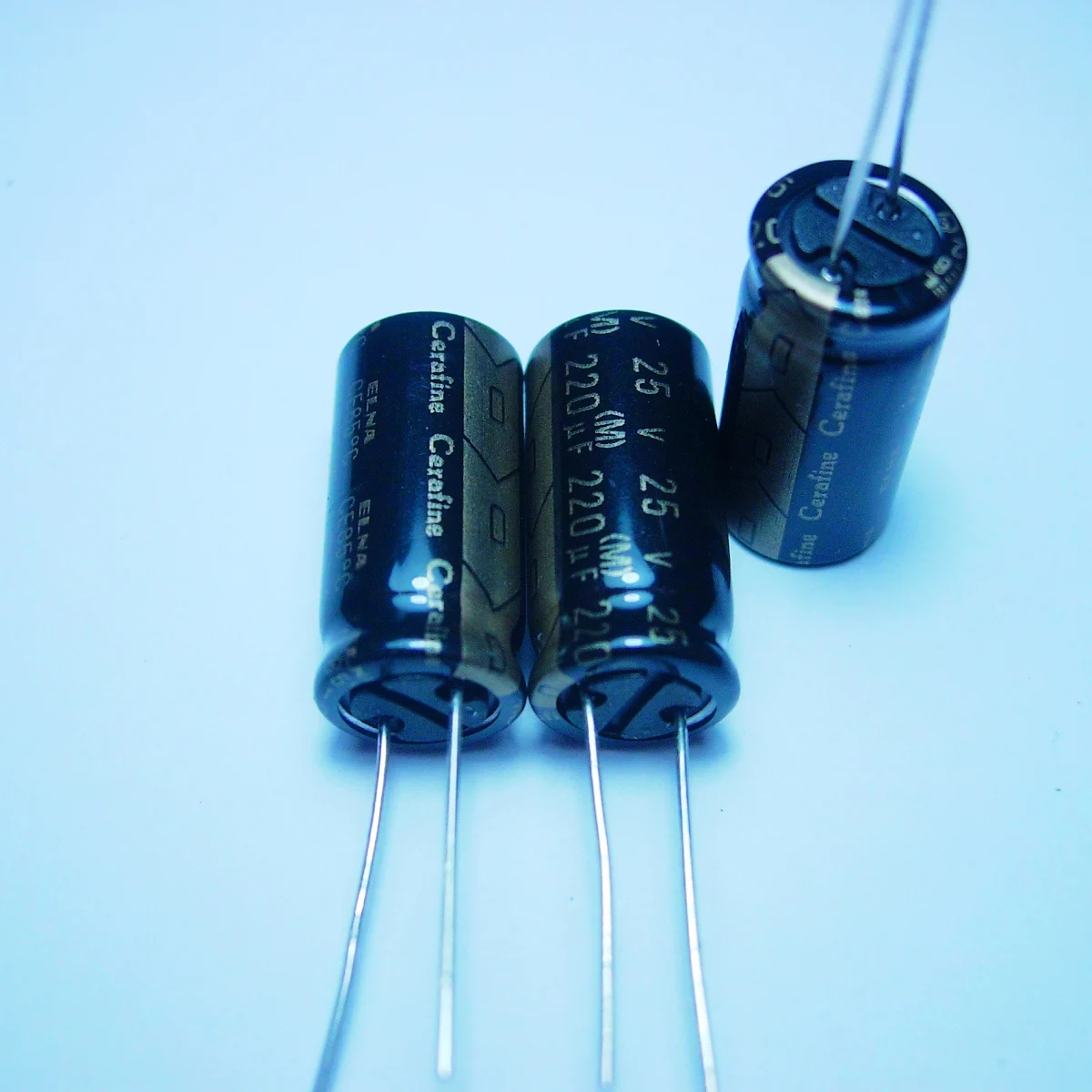 30 шт./лот оригинальные Алюминиевые Электролитические Конденсаторы ELNA ROA Cerafine