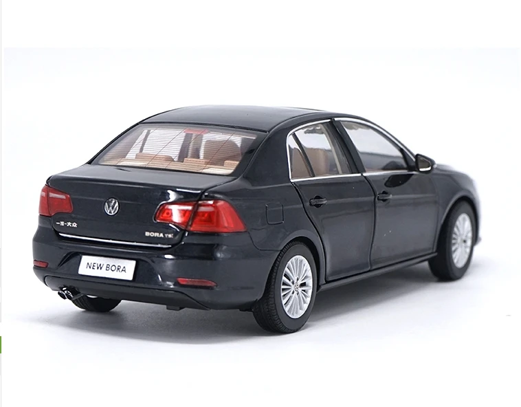 Оригинальная Авторизованная фабрика VW 1:18 литые новые модели автомобилей BORA 2013