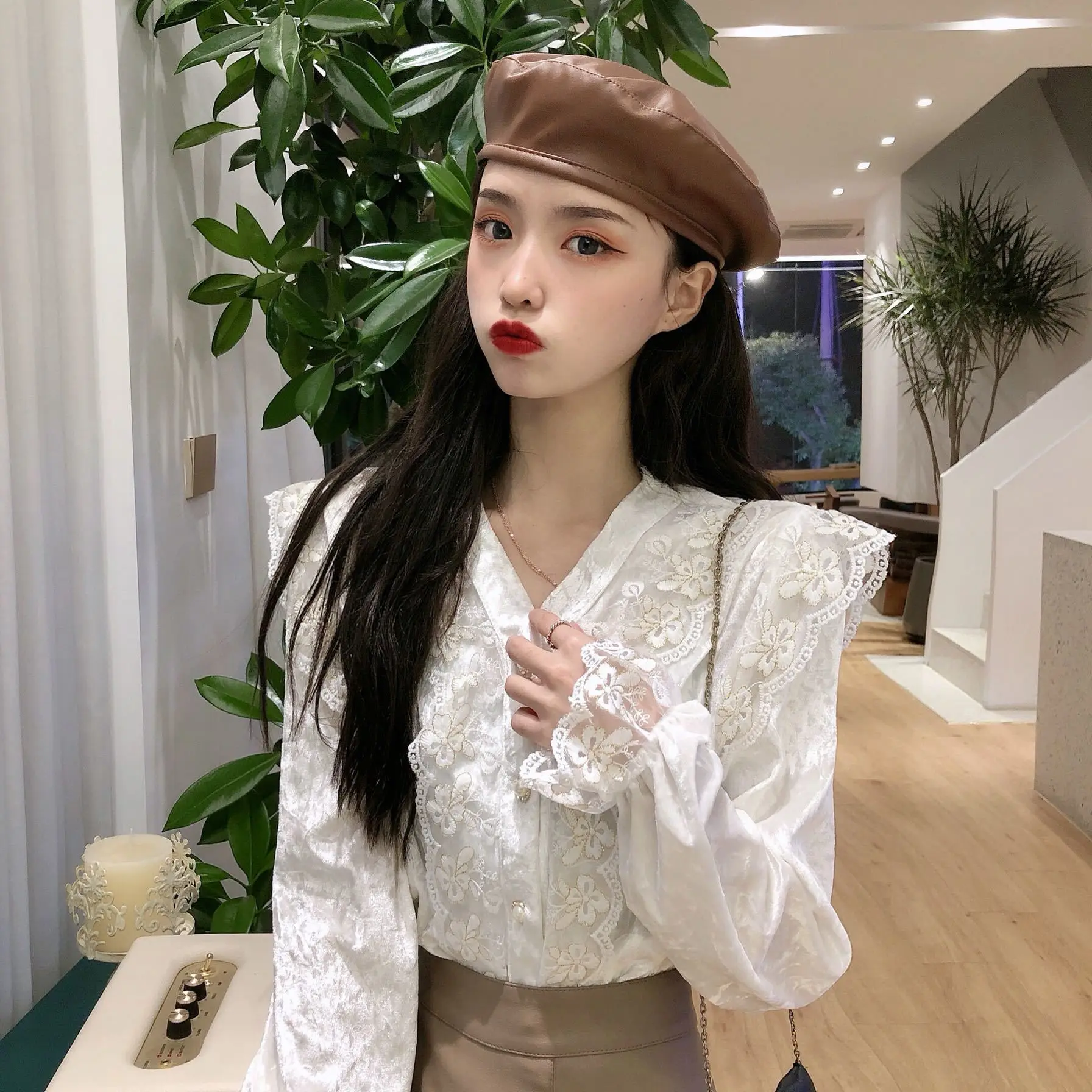 Блузка женская кружевная бархатная рубашка женский топ свободная с длинным