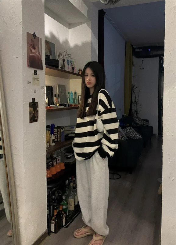 

Cost-Effective Striped Control Loose round Neck Long Sleeve SweaterNuyoah