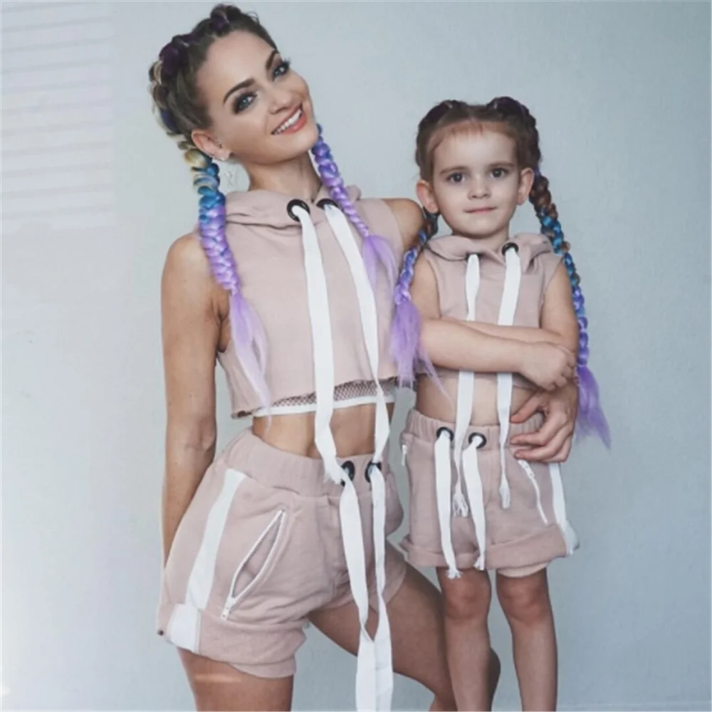 

Комплект одежды LILIGIRL для мамы и дочки, Семейный комплект из топа с капюшоном и коротких штанов, комплект из 2 предметов, одежда для мамы и доч...