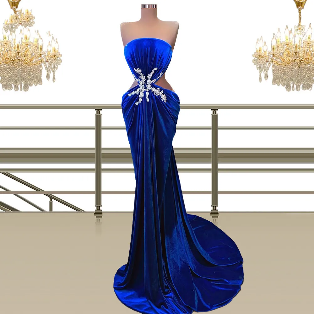

Royal Blue Strapless Evening Dress Lace Applique Hollow Out Sexy Prom Gowns Velour Pleat Sweep Train Dresses Vestidos De Novia