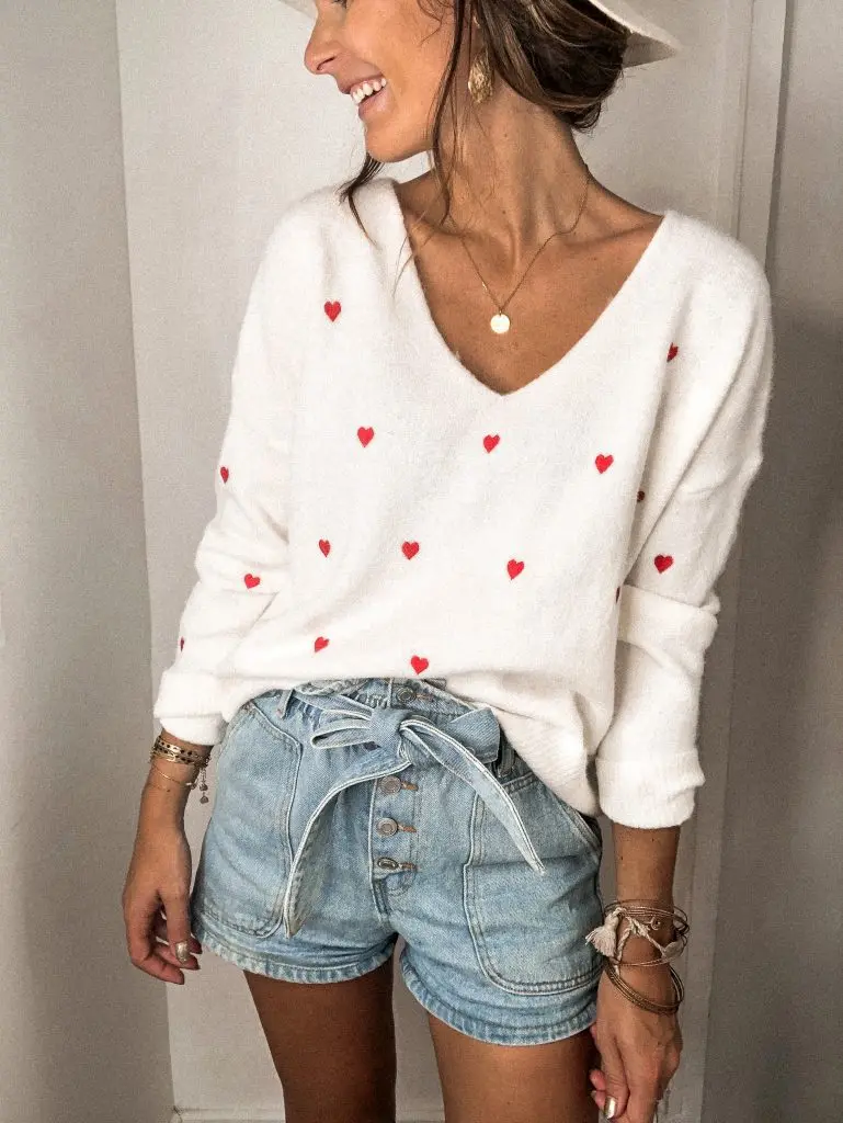 

Cute Red Heart Pattern Woman Sweaters Winter Autumn Female Sexy V-neck Knitted Pullover White Color Fashion Street Wear Oversize