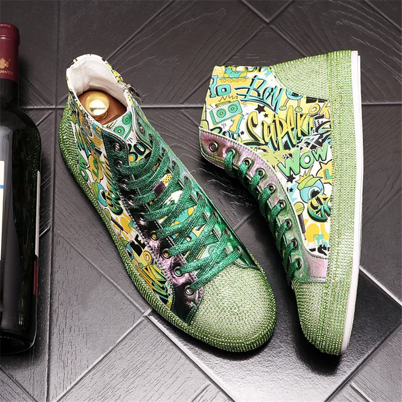 spesifikasi Sepatu Pria Berlian Imitasi Mewah Sneakers Atasan Tinggi Sepatu Bot Pergelangan Kaki Datar Kasual Penambah Tinggi Grafiti Hip-Hop Zapatillas Hombre