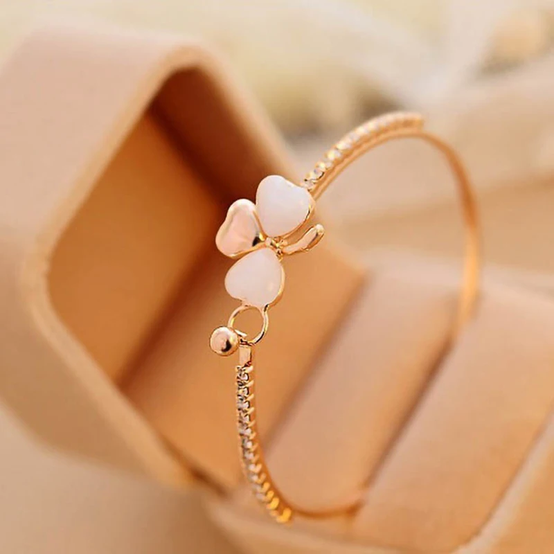 

Lucky Leaf Clover Charm Bracelet Original Jewelry Opal Inlaid Bangle Clover Sweet Bracelet Crystal Link Chain Bracelet for Women