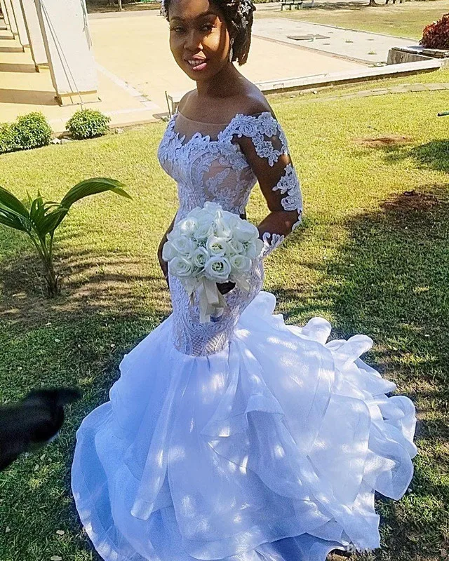 Женское свадебное платье с юбкой-годе оборками в виде каскада | Свадьбы и