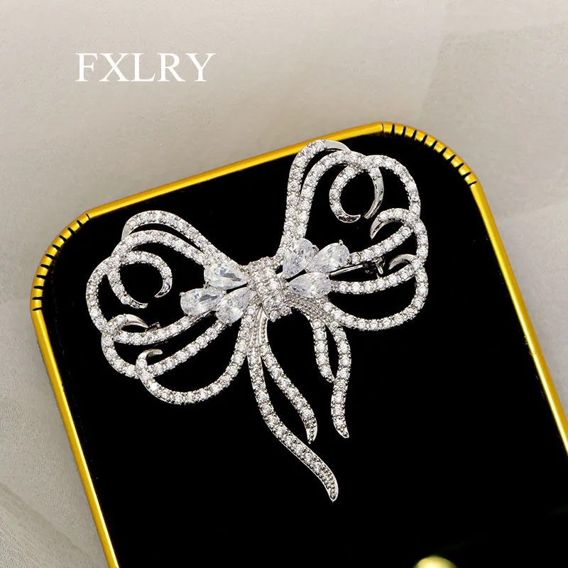

FXLRY High Quality AAA Cubic Zircon Bowknot Brooch Pin Women's Brooches Jewelry Accessories Bow Lapel Pin For New Year Gift