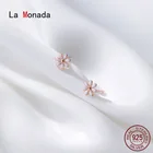 Женские серьги-гвоздики из серебра 925 пробы с белым цветком