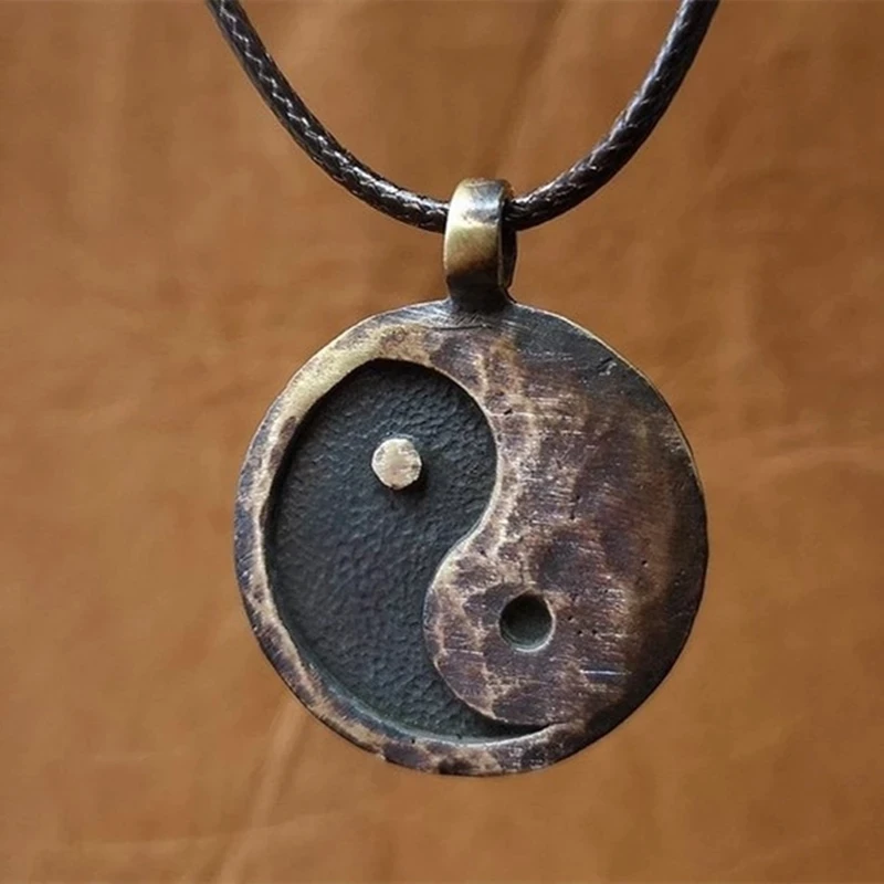

Ancient Chinese Retro Men's Tai Chi Yin Yang Pendant Necklace Chinese Kung Fu Men's and Women's Party Creative Jewelry Necklace