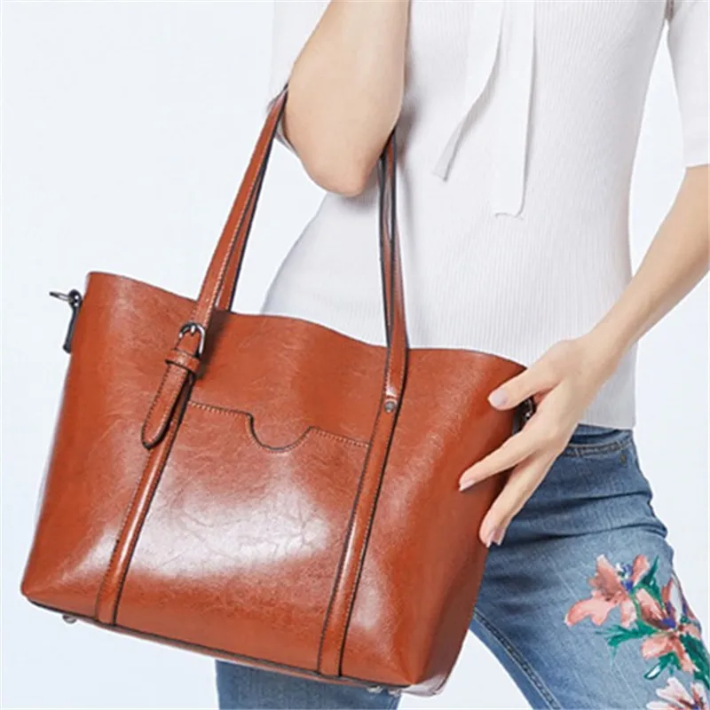 

Oil Wax PU Leather Large Capacity Tote Bag