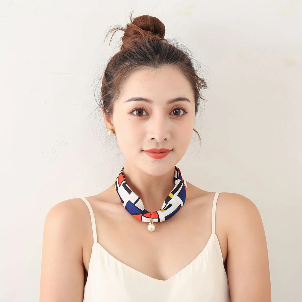 Женский шелковый шарф в полоску с искусственным жемчугом и цветочным принтом |