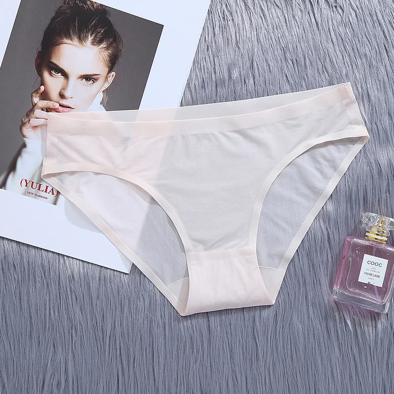 

2021 Sexy Summer Underwear Ladies Ice Silk Seamless Cotton Crotch Antibacterial Invisible Girls Thin Briefs