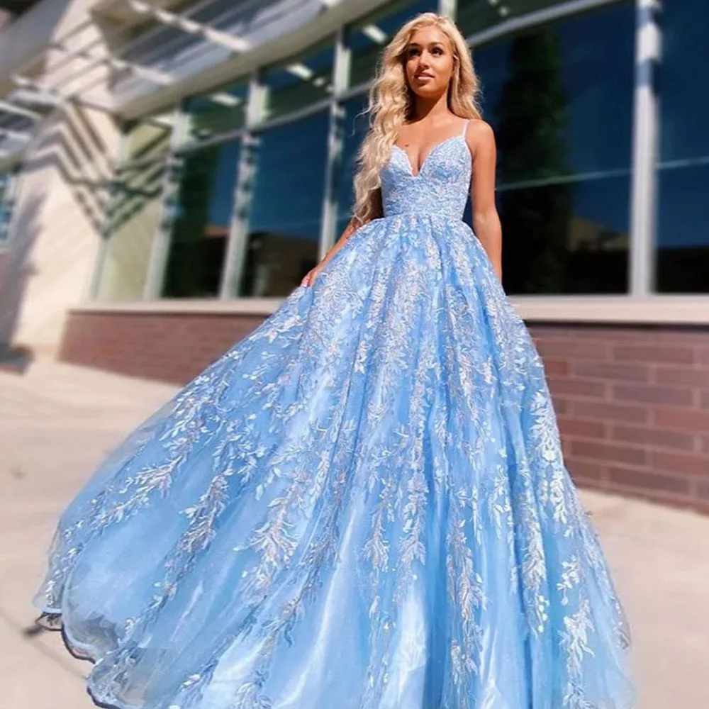 

Blue Lace Evening Dresses Long Luxury 2021 Flowy Spaghetti Straps Elegant Prom Dress V-Neck Appliques Backless robes de soirée