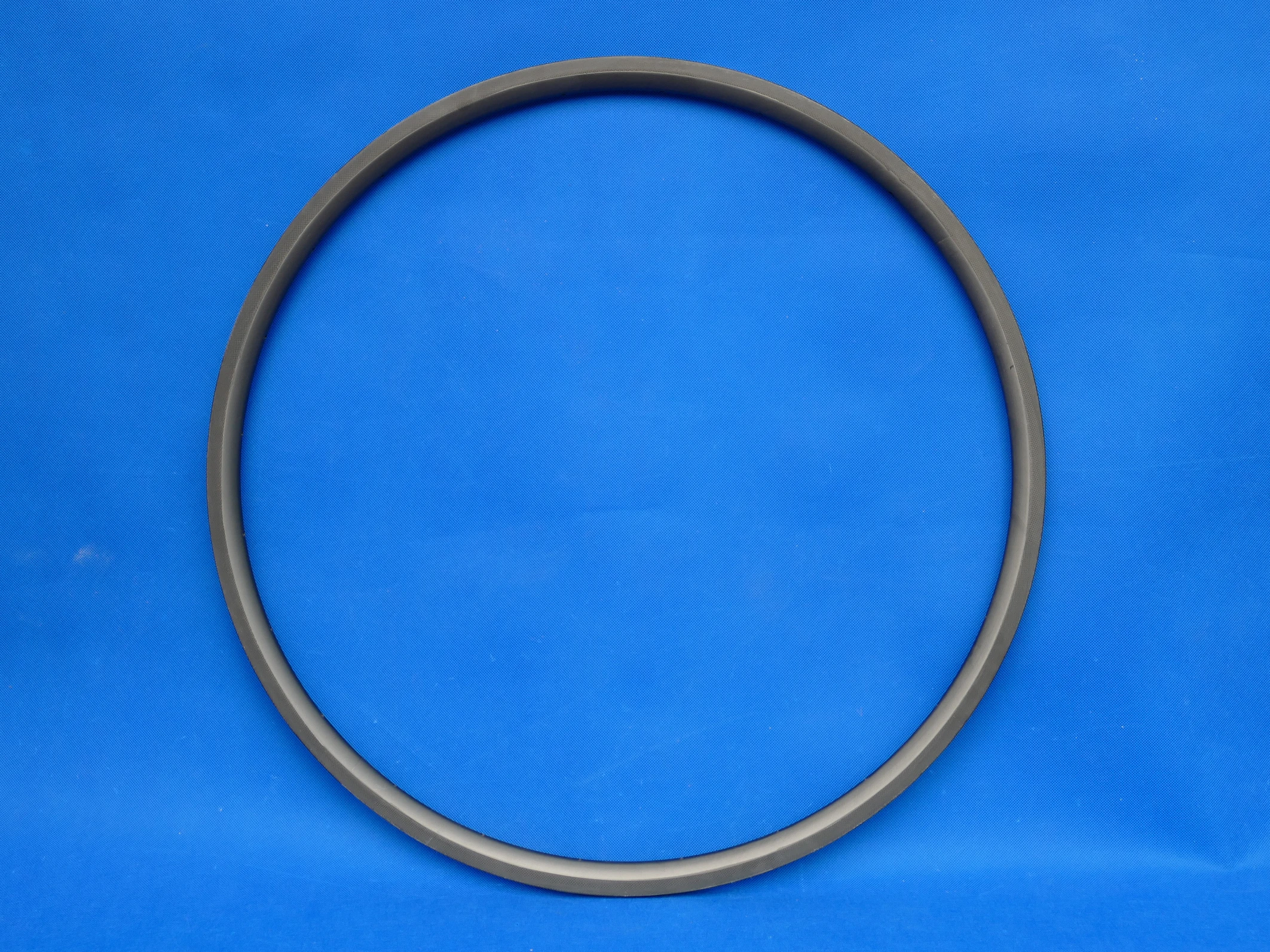 В том числе 1 пара ободов полностью карбоновые дорожные велосипедные трубчатые