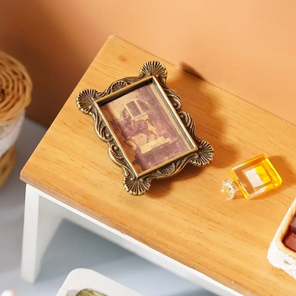 

1:12 Dolls House Dolls House Mini Accessories, Textured And Metal, Home Frame, Retro Accessories Photo Decoration D9W6