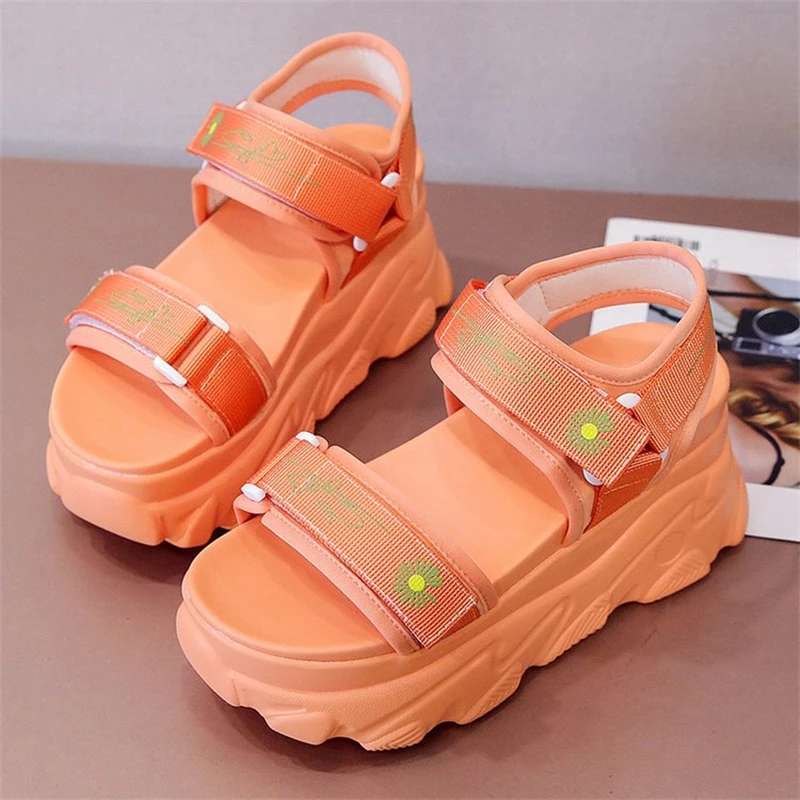 

Thick Bottom Sports Sandals Women's 2021 Summer New Flower Embroidery Pine Cake Fish Mouth Heightening Wear Resisting Shoes