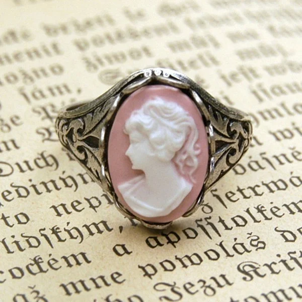 

Vintage Women's Rings Carved Cameo Queen Head Portrait Charm Jewelry Female Gift Finger Ring Silver Color Party Accessories