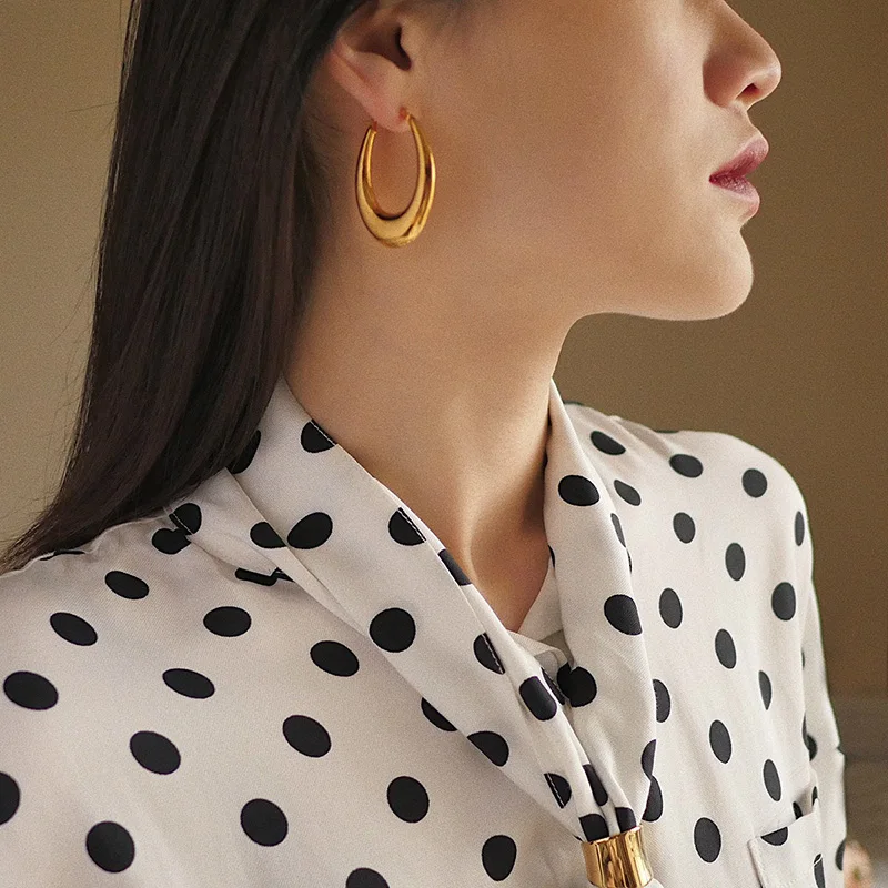 Неустаревающий чудо-титана вырез овальные шпильки серьги ювелирные изделия из