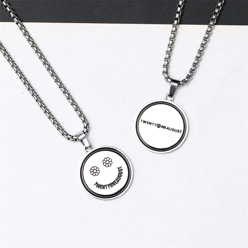 

Trendy Creative Flower Smiley Face Pattern Round Card Shape Pendant Personality Hip Hop Punk Style Simple Couple Accessory Gift