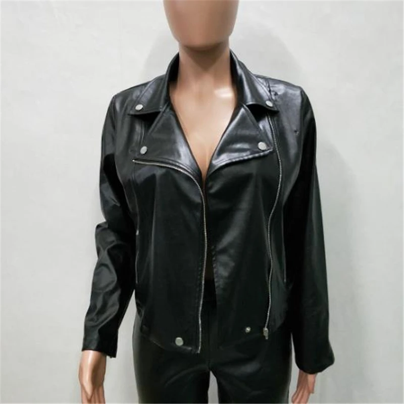 Женская Повседневная куртка из искусственной кожи черная приталенная с длинными