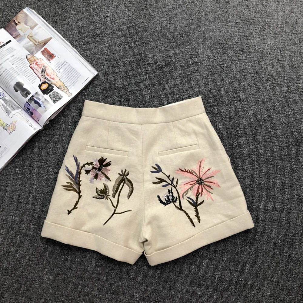 2021 Runway embroidery flower shorts beige wild flower embroidery retro fashion shorts for women