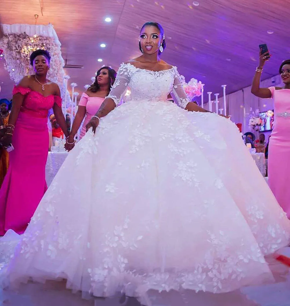 

New African Ball Gown Off the Shoulder Elegant Lace Wedding Gown