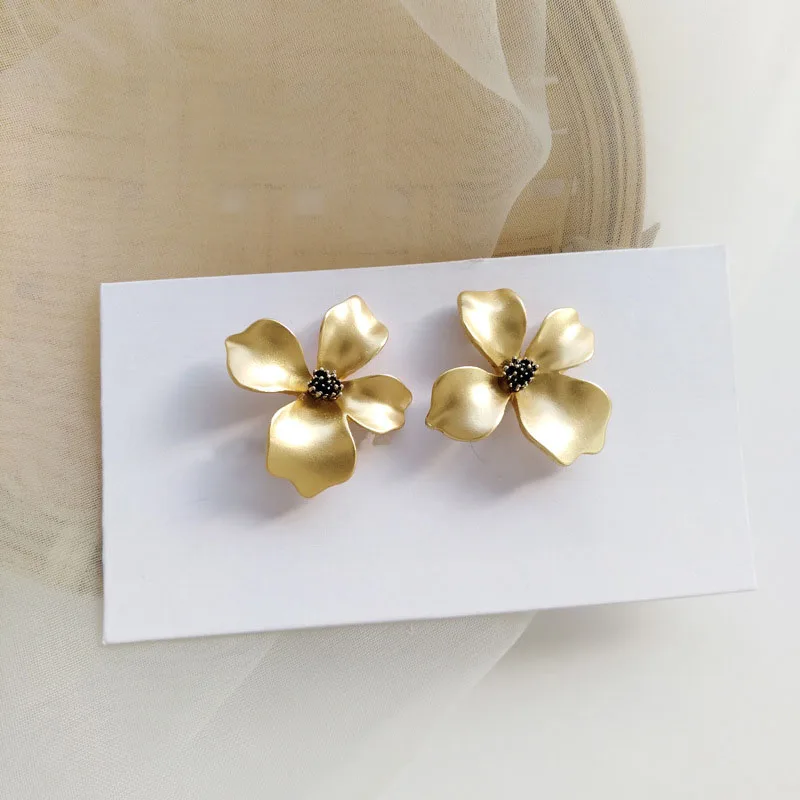 

Fashion Matte Metal Flower Stud Earrings Cold Wind Temperament Simple Trendy Statement Earrings for Girls Gift Jewelry