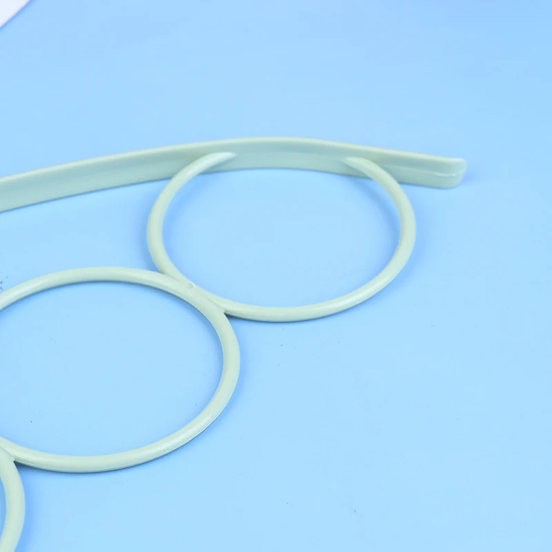 

1 Piece Scarf Hanger PP Material Hanger For Scarves Plastic Circles Scarf Hanger Organizer Neck Tie And Belt Hanger