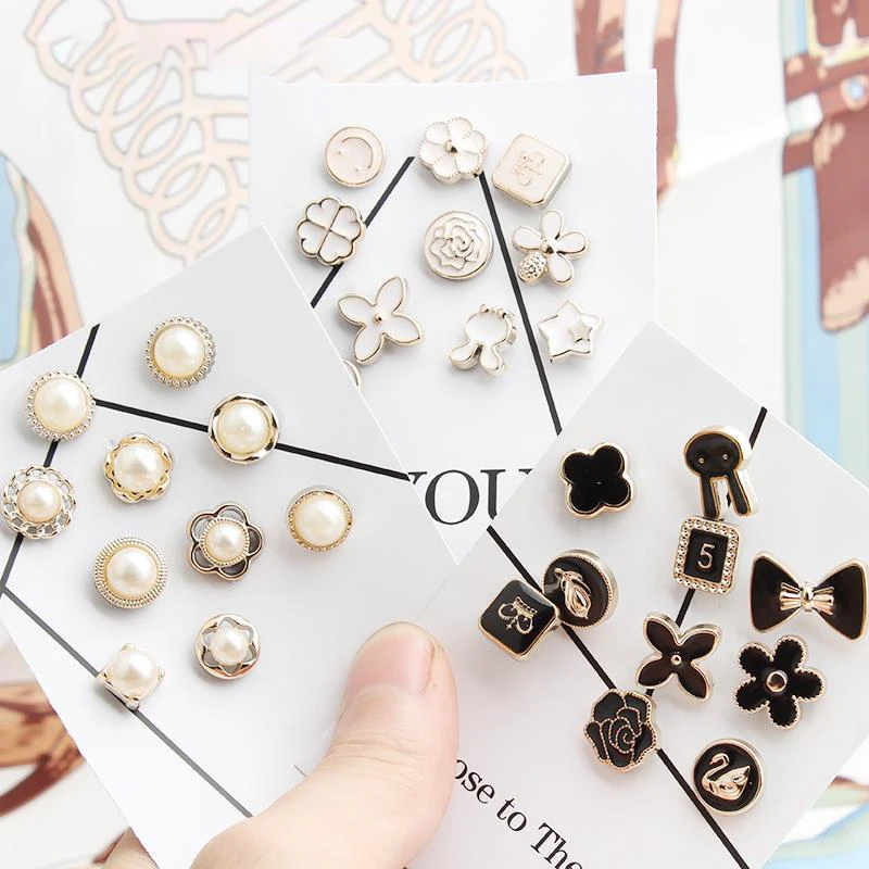 

2021 New Fashion Metal Non-seam Shirt Buttons Brooches Bag Lapel Pin Badge Jewelry Gift For Friends Cute Enamel Pin