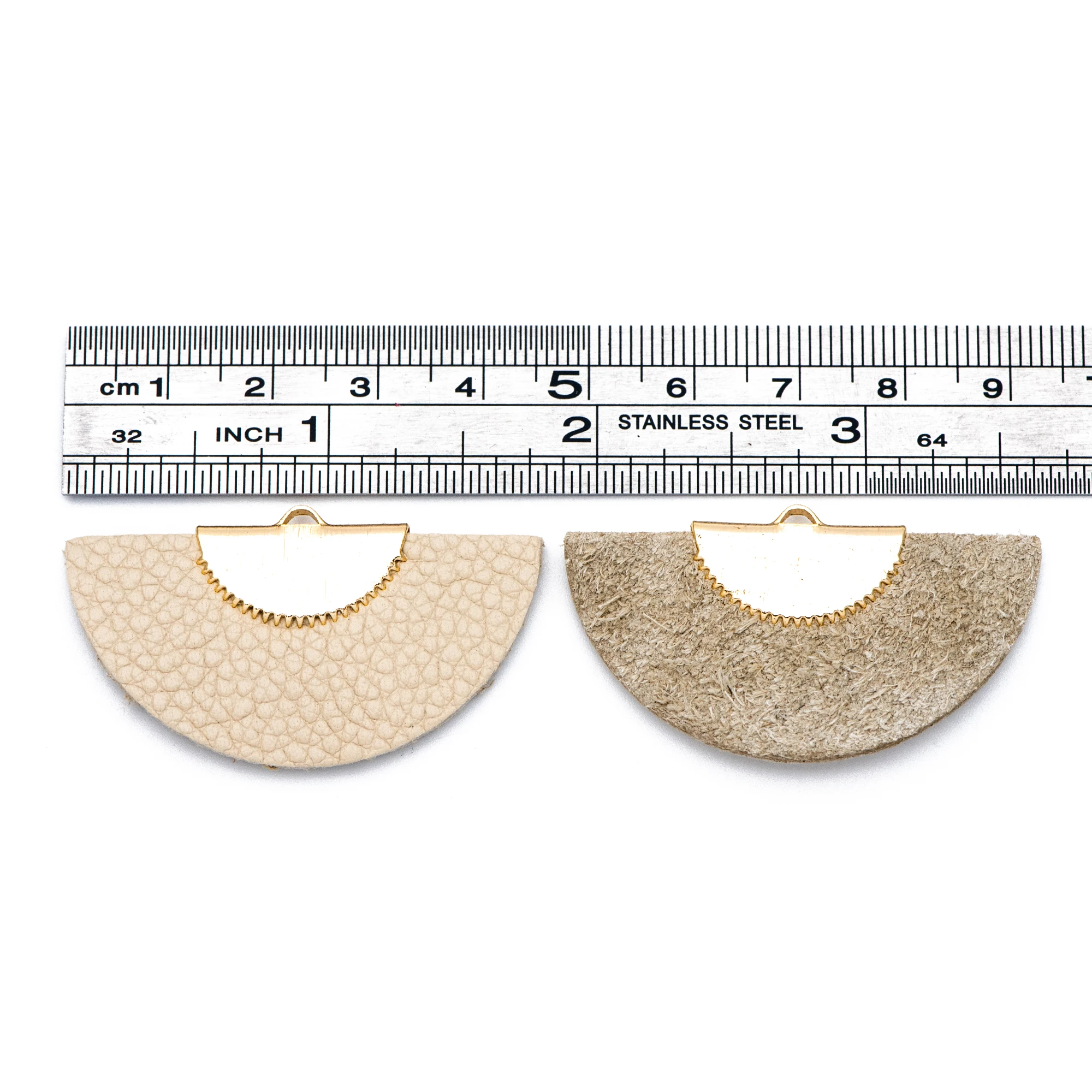 

4pcs Fan Tassel Pendants 45x25mm, Genuine Leather Tassel Charms, Light khaki, For Jewelry DIY Findings Accessories (FB-069-3)