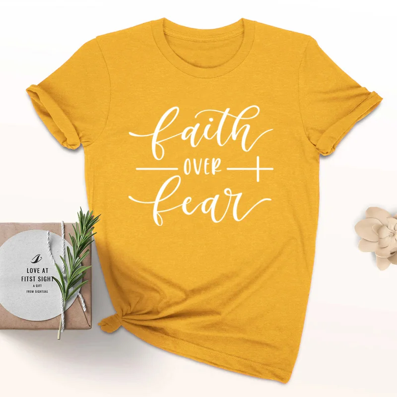 Faith Over Fear футболка для христианина Религия Костюмы для Для женщин вера рубашка Графический бесстрашный лозунг Винтаж гранж топы для девочек футболки для девочек - Цвет: gold tee white text