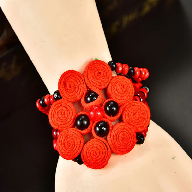 Женский браслет с бусинами и цветами из ткани | Украшения аксессуары