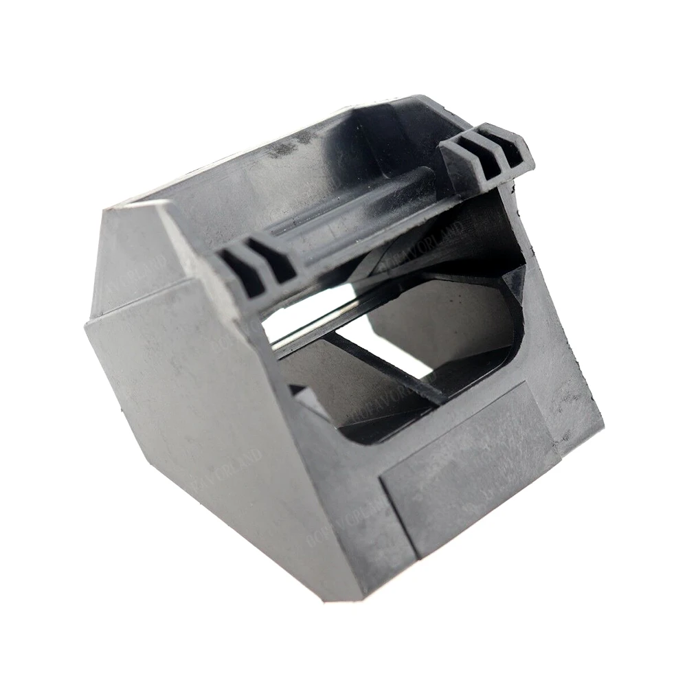 Кронштейн крепления радиатора нижний левый черный пластиковый 17117542517 для BMW E60 E61