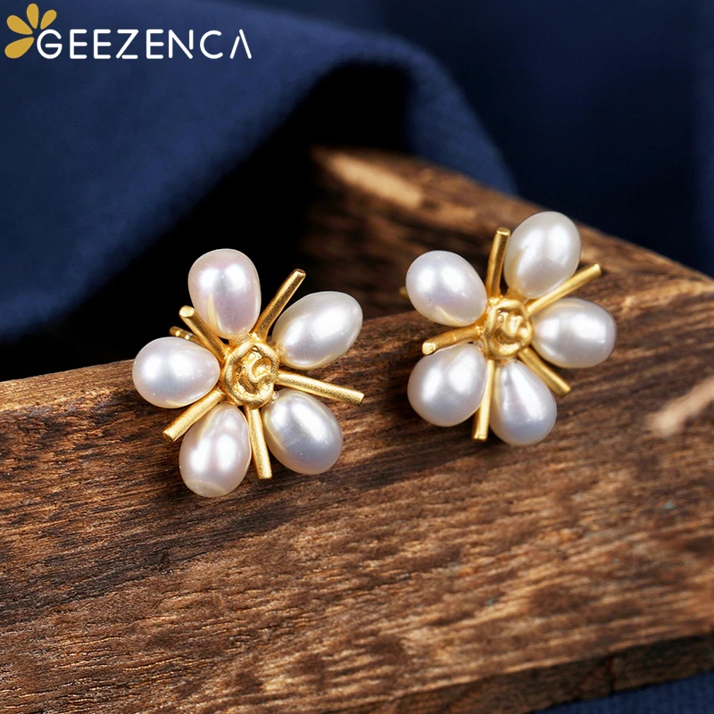 

Цветок GEEZENCA из стерлингового серебра 925 пробы с натуральным жемчугом и гальваническим покрытием, корейские сережки-шпильки стильные модные...