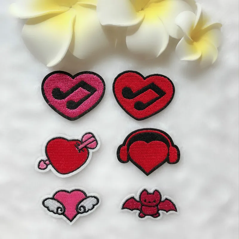 

100pcs/lot Embroidery Patches Red Love Heart Music Animal Bat Clothing Accessories Heat Transfer Badge Iron Clothes