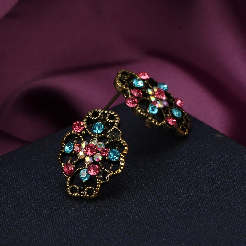 Женские серьги гвоздики в виде цветка разноцветные стразы с кристаллом