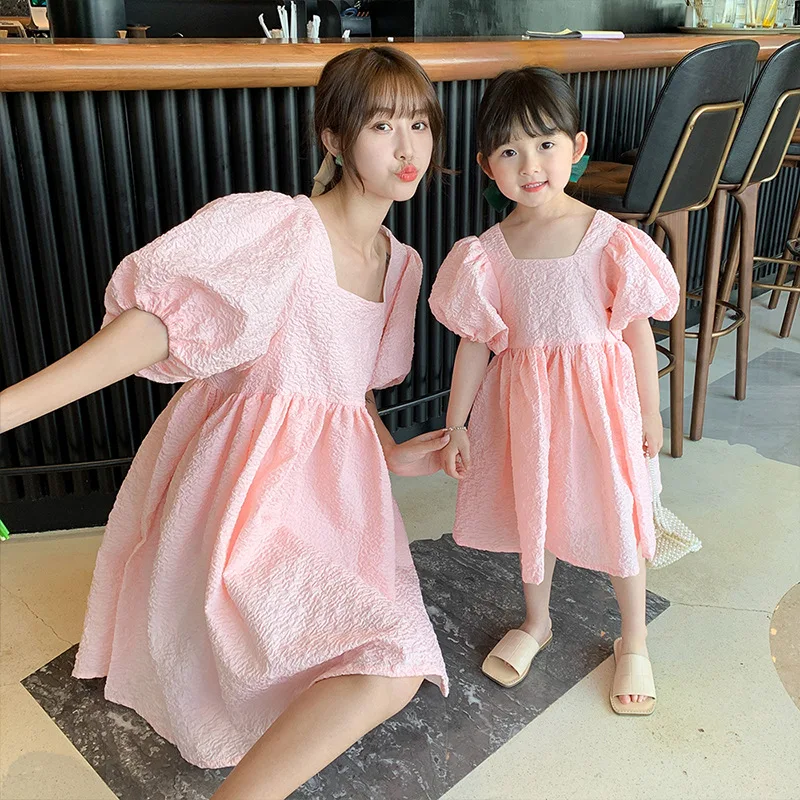 

2021 Summer Family Cotton Dress Mommy And Me Clothes Family Matching Outfits Puff Sleeve Vintage Dress Mother Daughter Clothes