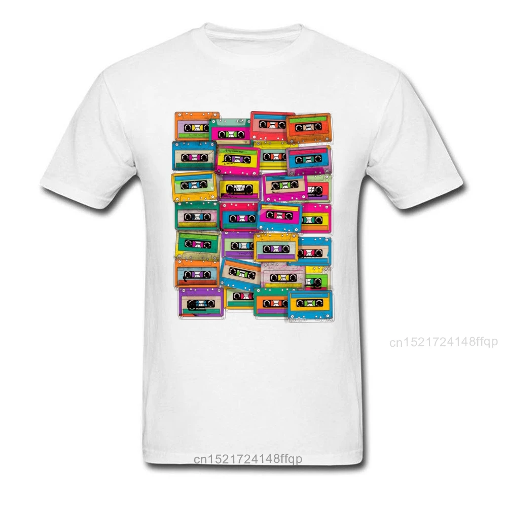 Мужская футболка в стиле ретро с неоновой музыкальной лентой и кассетами черная