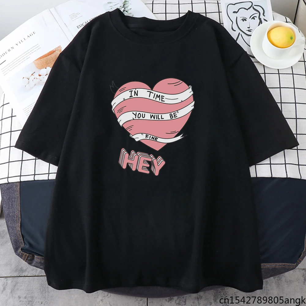 

Pink Love Heart White Ribbon Printing T-Shirts Women Casual Street Vintage Top Casual Crewneck
